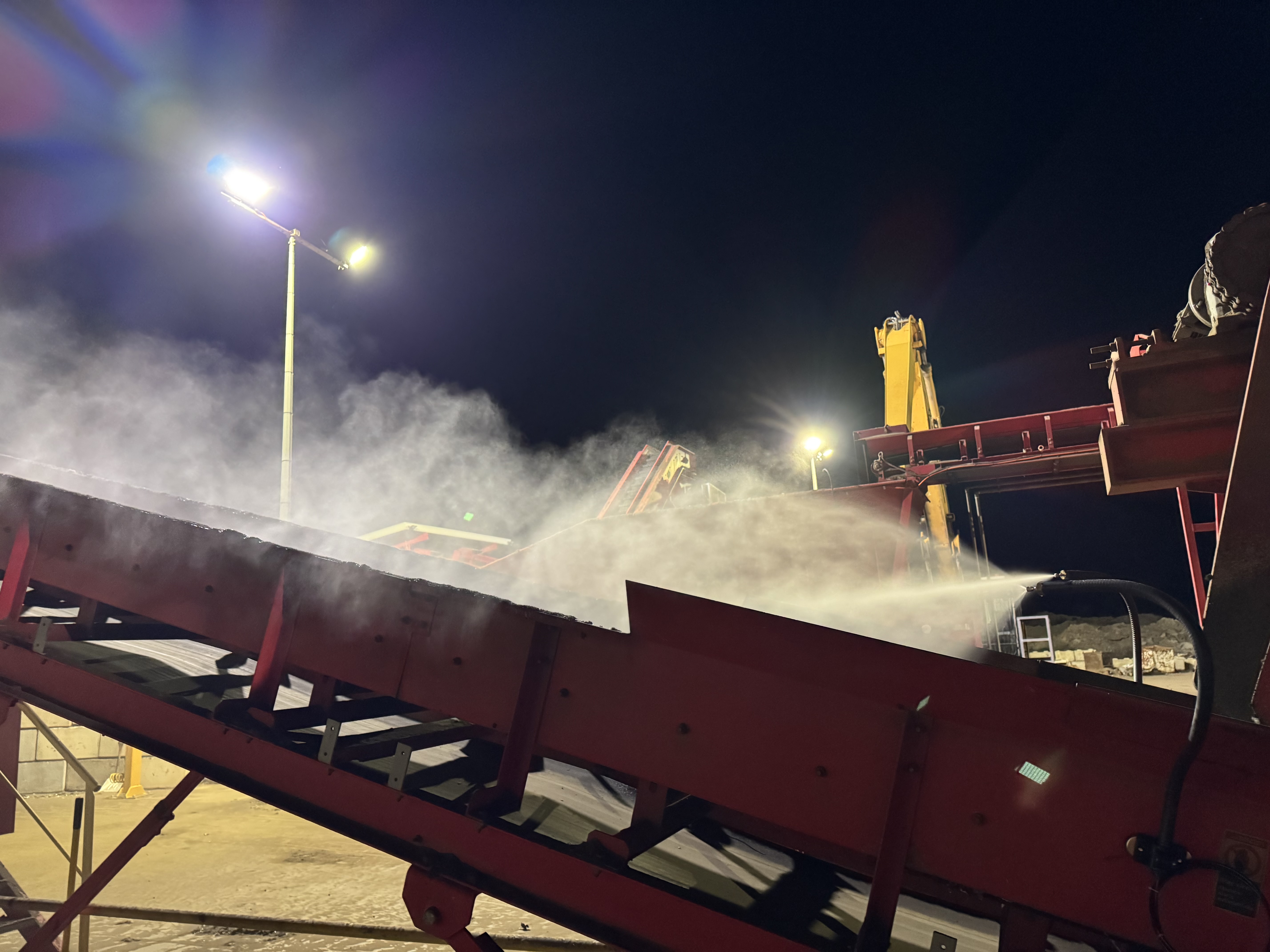 Dust suppression misting system