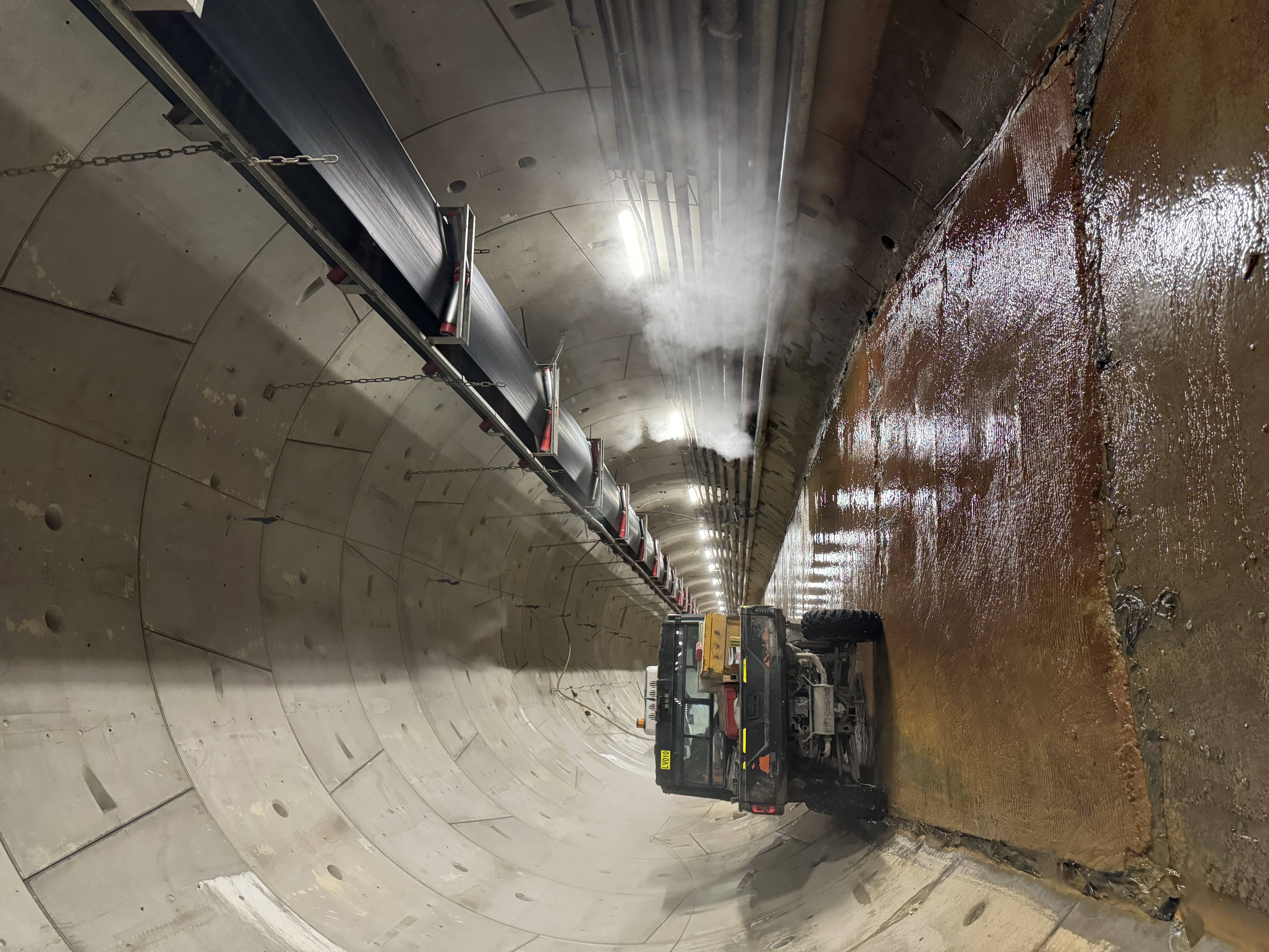 Atomising nozzle dust control