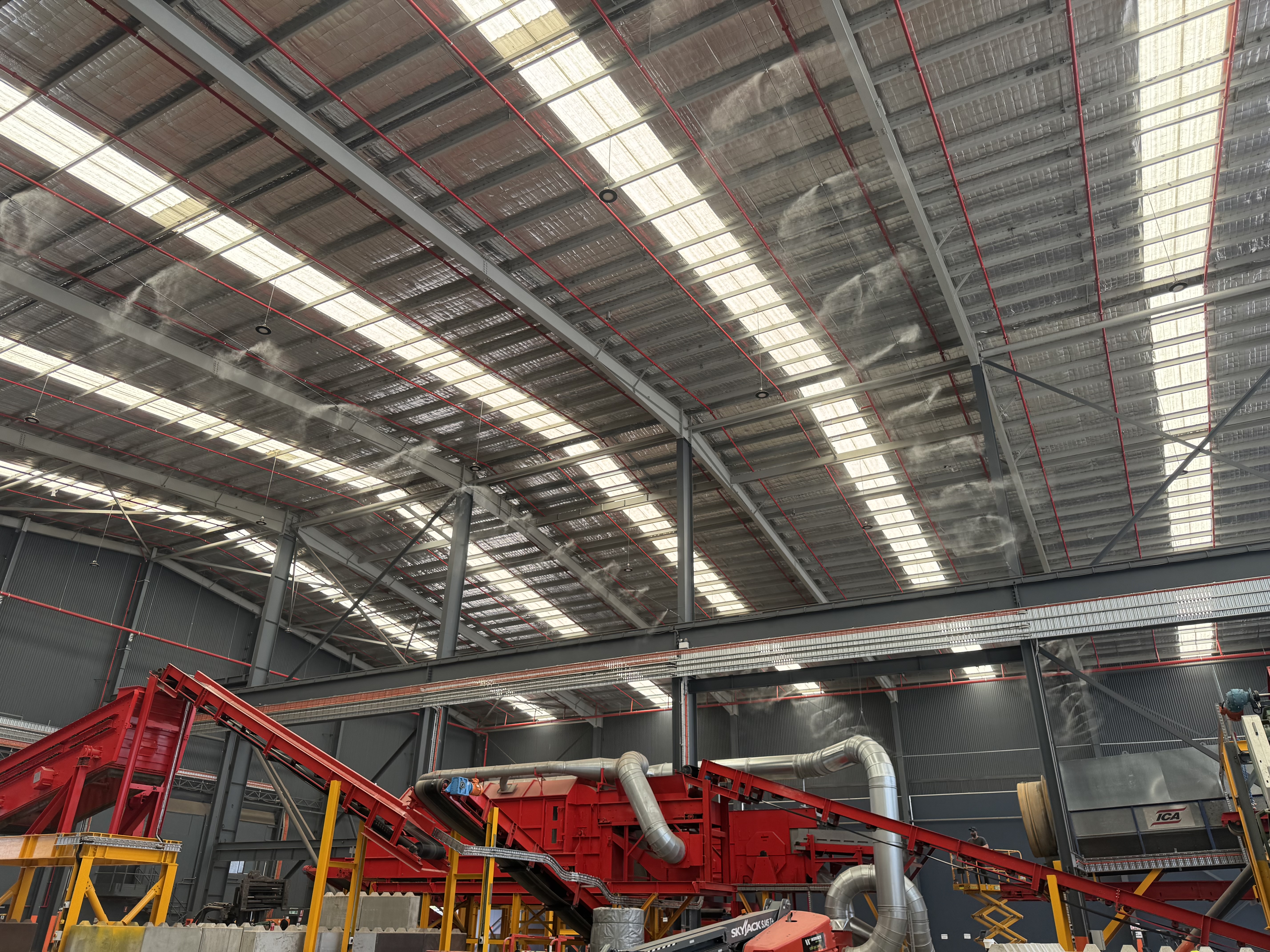 High-pressure misting dust control