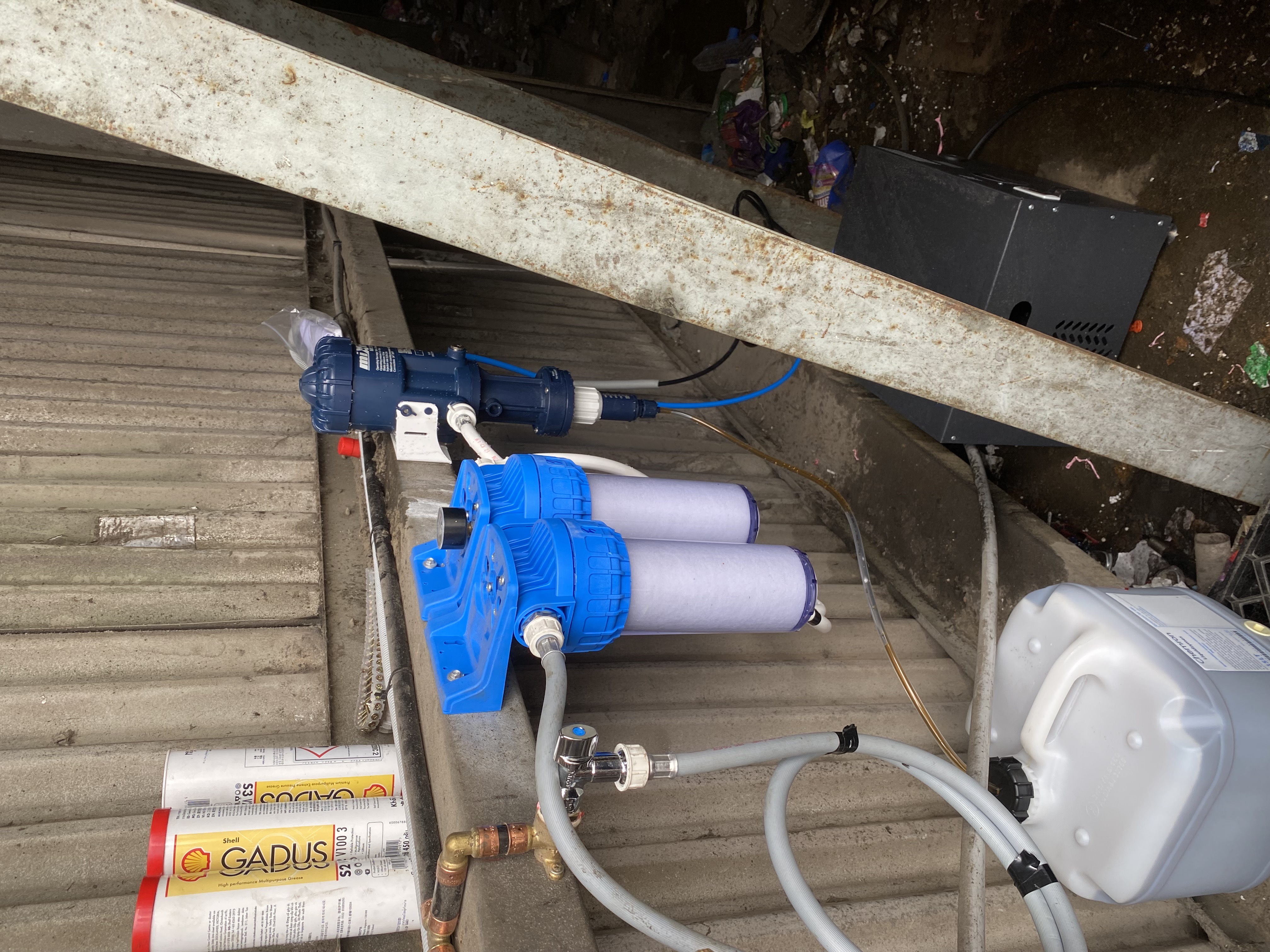 Odour control pump station and agent delivery system